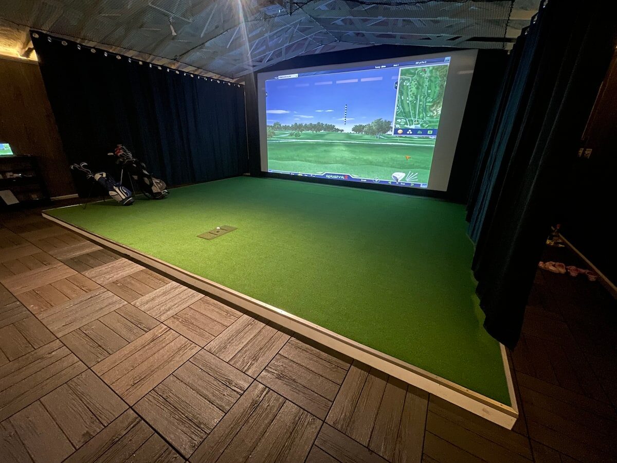 Golf simulator